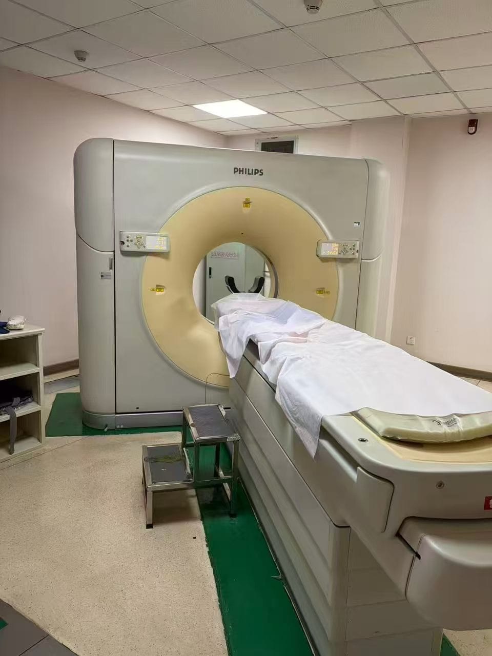 High-Performance Philips Brilliance 64 Used CT Scanner Available